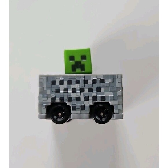 Minecraft Hot Wheels Dicast Minecart & Plastic Creeper Figure - Picture 1 of 8